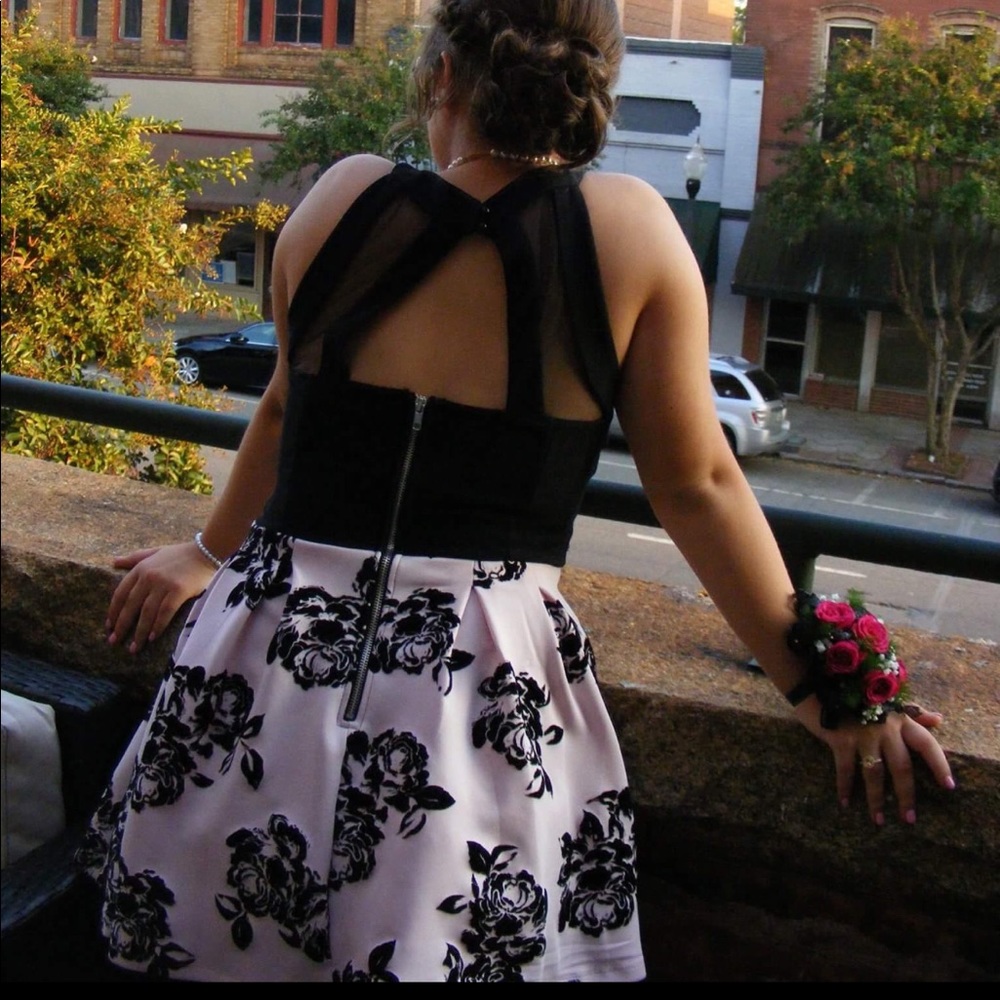Homecoming dress with key hole back - Picture 2 of 2